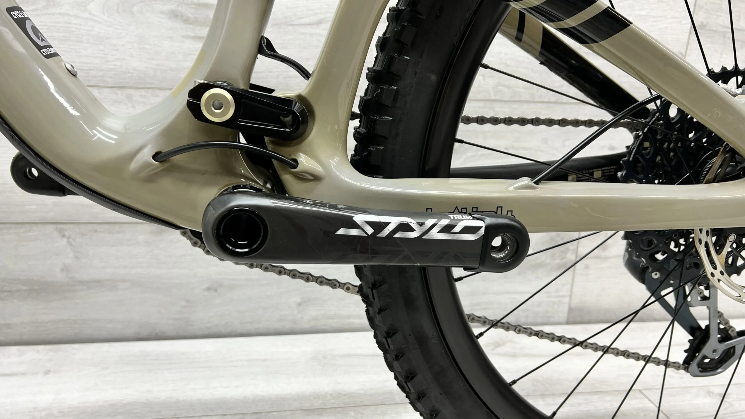 2020 Ibis Mojo HD5  Mountain Bike - Medium