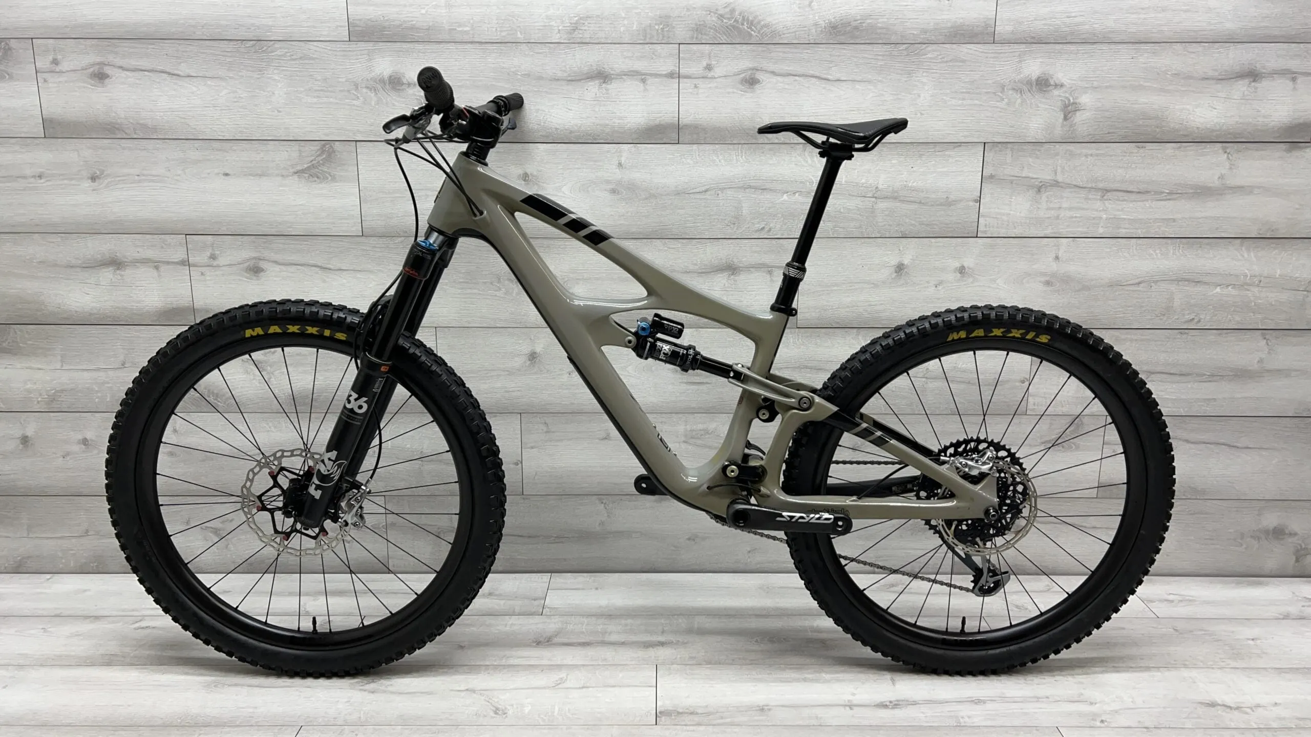 2020 Ibis Mojo HD5  Mountain Bike - Medium
