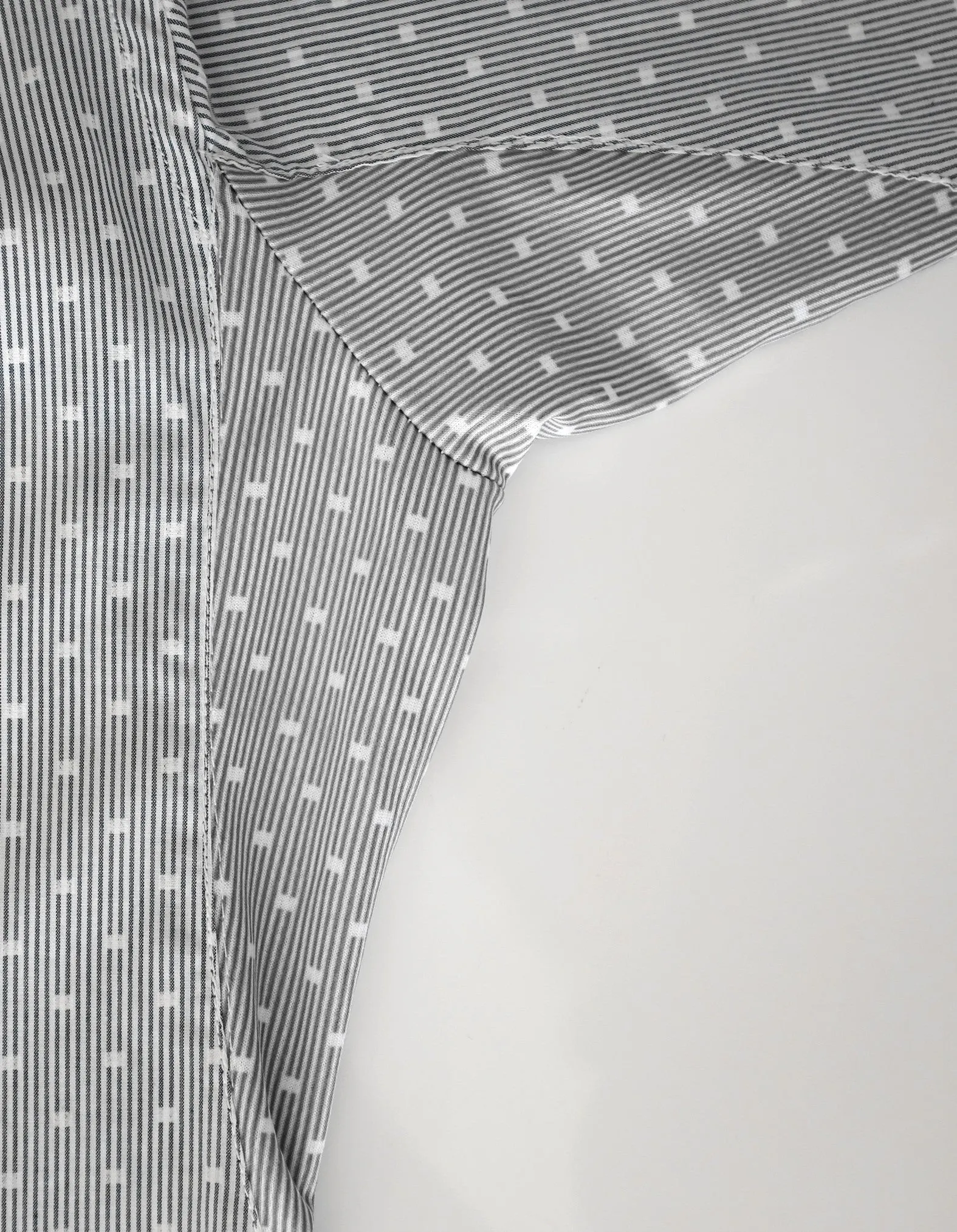 "Woodward" - Women's Gray Dots: No Sweat