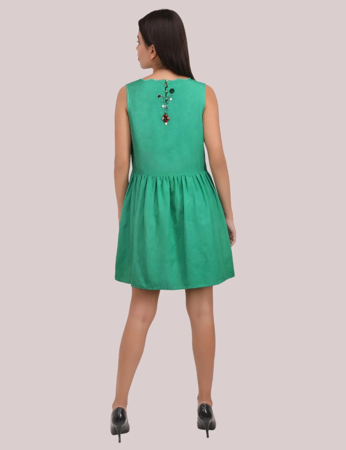 Short sleeveless Dress