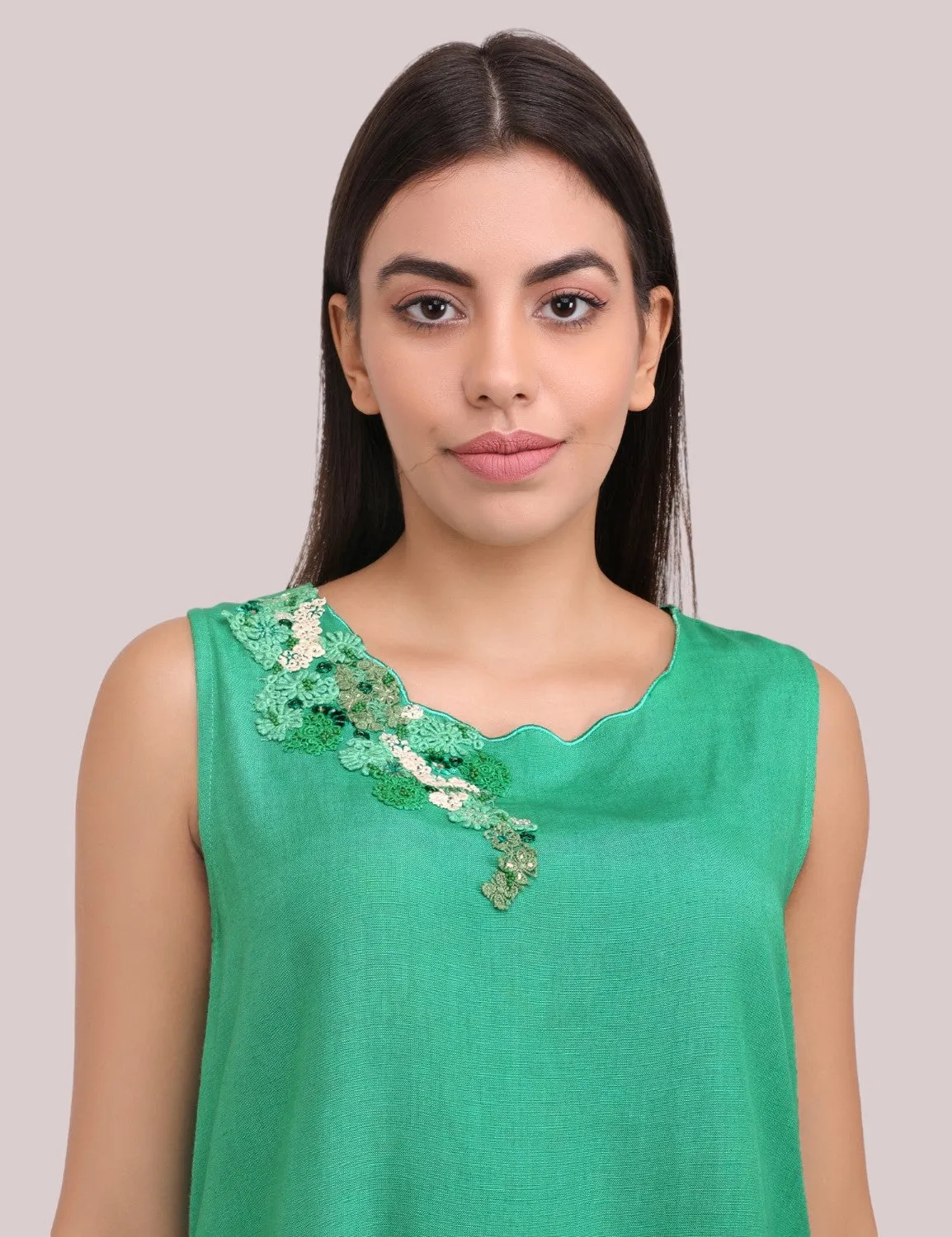 Short sleeveless Dress