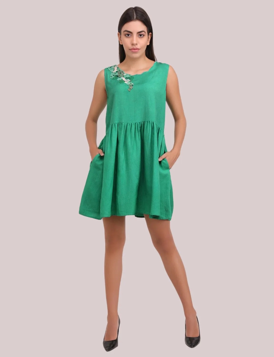 Short sleeveless Dress